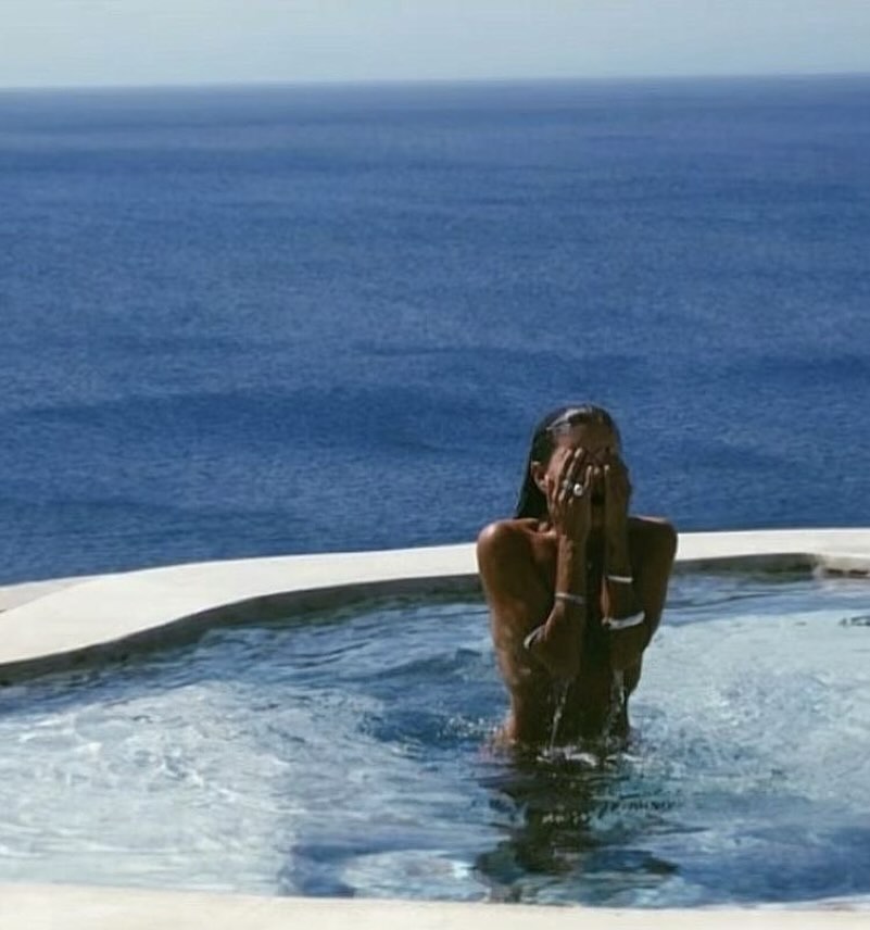 Endless poolside